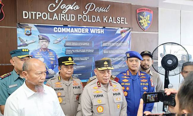 Kapolda Kalimantan Selatan Irjen Pol Rosyanto Yudha Hermawan menyampaikan perkembangan penyelidikan kasus kebakaran gedung Rektorat ULM. (ANTARA/Firman)