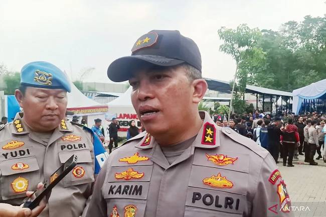 
Kadiv Propam Polri Irjen Pol Abdul Karim berbicara dengan awak media di Depok, Jawa Barat, Kamis (17/7/2025). (ANTARA/HO)