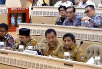 Tangkapan layar - Wakil Menteri Dalam Negeri Ribka Haluk (baris pertama kanan) saat rapat bersama Komisi II DPR RI di kompleks parlemen, Senayan, Jakarta, Senin (14/7/2025). (ANTARA/Fath P Mulya)