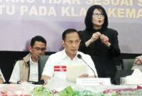 Kasatgas Pangan Polri sekaligus Dirtipideksus Bareskrim Polri Brigjen Pol Helfi Assegaf berbicara dalam konferensi pers di Gedung Bareskrim Polri, Jakarta, Kamis (24/7/2025). (ANTARA/Nadia Putri R)