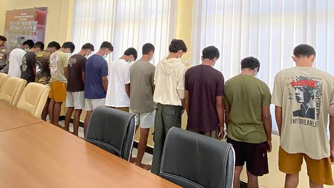 12 pemerkosa seorang anak saat diamankan di Polres Malaka, NTT. (Foto: Dok Polres Malaka)