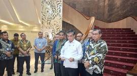 
Menteri Ketenagakerjaan (Menaker) Yassierli menyampaikan keterangan kepada awak media dalam konferensi di Jakarta, Kamis (21/8/2025). (ANTARA/Aji Cakti)
