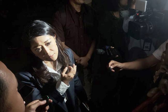 
Menteri Komunikasi dan Digital (Menkomdigi) Meutya Hafid saat menyampaikan tanggapan terkait penutupan fitur live TikTok di kompleks Istana Kepresidenan, Jakarta, Minggu (31/8/2025). (ANTARA/Andi Firdaus)