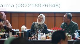 Narasumber kegiatan evaluasi dan monitoring progam SPPG di Provinsi Kalsel saat menyampaikan materi. Foto : MC Kalsel