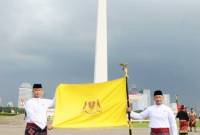Pataka Kesultanan Banjar hiasi Kirab Bendera Pusaka HUT ke-80 RI di Istana Negara. ( SuarIndonesia/Foto @kesultananbanjar_official)