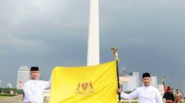 Pataka Kesultanan Banjar hiasi Kirab Bendera Pusaka HUT ke-80 RI di Istana Negara. ( SuarIndonesia/Foto @kesultananbanjar_official)