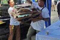 Kegiatan Pilah sampah berhadiah sembako yang dilaksanakan DLH Kalsel. Foto : MC Kalsel