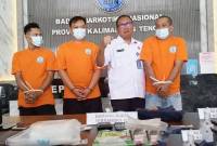 Pelaksana tugas Kepala BNNP Kalimantan Tengah, Ruslan Abdul Rasyid, pada saat menggelar konferensi pers di kantor BNNP Kalimantan Tengah, Rabu (27/8/2025). (ANTARA/Rajib Rizali)