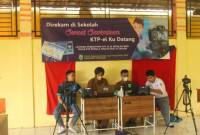 Teks foto : Inovasi Direkam di Sekolah, Sweet Seventeen, KTPku Datang oleh Dinas Kependudukan dan Pencatatan Sipil (Disdukcapil) Kabupaten Balangan. Foto: MC Balangan