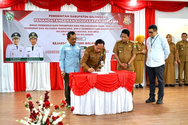 Penandatanganan MoU bidang perdata dan TUN oleh Kejari bersama DP3A P2KB PMD Balangan. foto: MC Balangan