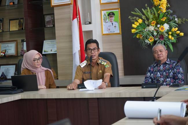 Wakil Bupati Balangan berikan sambutan pada pertemuan bersama Unizar Mataram. foto: MC Balangan