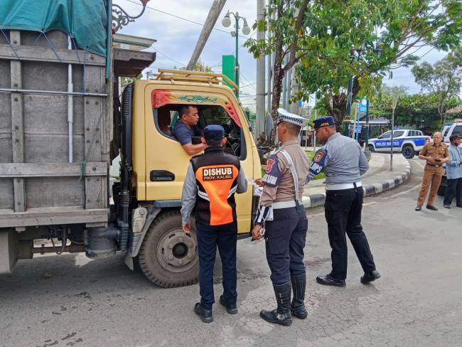 Sosialisasi penindakan gakkum (penegakan hukum) menuju zero ODOL (Over Dimension Over Loading), di Kabupaten Balangan. foto: MC Balangan