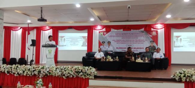 Teks foto : Bupati Balangan, Abdul Hadi saat menyampaikan sambutannya dalam Lokakarya Penanganan dan Penyalahgunaan Narkoba. foto: MC Balangan