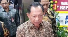 Mendagri Tito Karnavian di kompleks parlemen, Jakarta, Senin (18/8/2025). (ANTARA/Bagus A Rizaldi)

