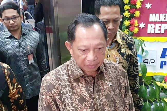 Mendagri Tito Karnavian di kompleks parlemen, Jakarta, Senin (18/8/2025). (ANTARA/Bagus A Rizaldi)
