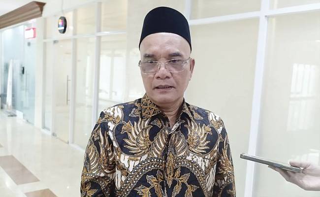 Ketua Komisi VIII DPR RI, Marwan Dasopang saat memberi keterangan di kompleks parlemen, Jakarta, Jumat (22/8/2025). (ANTARA/Bagus A Rizaldi)