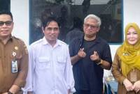 Kabid Kepemudaan Dinas Kebudayaan, Pemuda, Olahraga dan Pariwisata Kota Banjarmasin Muhammad Syarif (kiri) saat pencanangan kampung pemuda di Murung Raya, Kecamatan Banjarmasin Selatan, Jumat (29/8/2025). (ANTARA/HO-Humas Pemko Banjarmasin)
