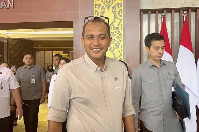 
Wakil Menteri Hukum Edward Omar Sharif Hiariej di Kantor Kementerian Hukum, Jakarta, Selasa (19/8/2025). (ANTARA/Rio Feisal)