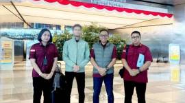 Petugas Imigrasi Palangka Raya mendeportasi WNA asal Mesir melalui Bandara Soekarno Hatta, Selasa (19/8/2025). (ANTARA/HO-Dok Kantor Imigrasi Kelas I Non TPI Palangka Raya)