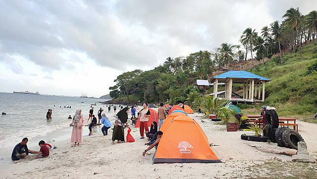 Foto Ilustrasi - Suasana Pantai Teluk Tamiang, Kotabaru. (Foto: MetroKalsel.co.id)