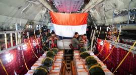 Dua pesawat Hercules C-130J TNI AU dari Skadron Udara 31 dengan 66 personel gabungan menerjunkan 17,8 ton bantuan pangan di momen HUT Ke-80 RI pada Minggu, 17 Agustus 2025 di langit Gaza. (ANTARA/HO-Puspen TNI)