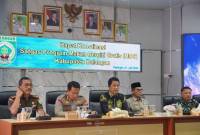 Bupati Balangan Abdul Hadi saat memimpin rakor di Aula Benteng Tundakan, Paringin Selatan, pada Kamis (31/7/2025) (SuarIndonesia/Adv)