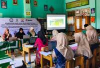 Dosen  Universitas PGRI Kalimantan (UPK) pengabdian ke masyarakat dengan pelatihan pembuatan buku cerita digital bagi guru-guru SD Muhammadiyah Al-Mukhlisin, Kabupaten Tabalong (SuarIndonesia/Ist)