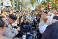 Suasana di Persimpang empat Hotel A, Jalan Lambung Mangkurat, Banjarmasin, tampak semarak dengan kibaran bendera merah putih, Kamis (7/8/2025) (SuarIndonesia/YI)  