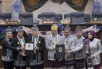 Momen strategis ini berlangsung dalam rapat paripurna yang sekaligus memperingati Hari Jadi ke-75 Provinsi Kalsel, bertempat di Ruang Rapat Paripurna H. Mansyah Addrian, Rabu (13/8/2025) (SuarIndonesia/Ist)