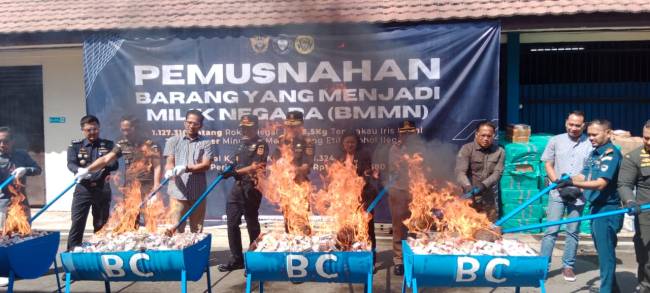 pemusnahan barang yang menjadi milik Negara (BMMN), Kamis (14/8/2025). (SuarIndonesia/DO)