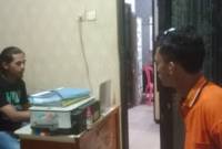 tersangka Syamsul (24), diperiksa penyidik kasus pembunuhan. (SuarIndonesia/DO)