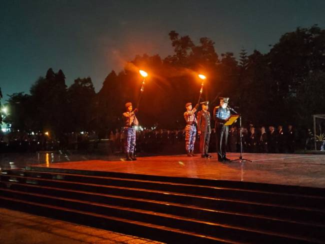 Komandan Korem 101/Antasari, Brigjen TNI Ilham Yunus, bertindak sebagai Inspektur Upacara. (SuarIndonesia/Adv)