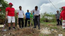kegiatan penanaman bibit pohon di halaman belakang Kantor Diskominfo Kalsel, Banjarbaru, Minggu (17/8/2025) (SuarIndonesia/Adv)