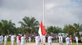 Detik-Detik Proklamasi dalam rangka Hari Ulang Tahun (HUT) ke-80 Kemerdekaan Republik Indonesia di Halaman Kantor Bupati Balangan, Paringin Selatan, Minggu (17/8/2025). (SuarIndonesia/Adv)