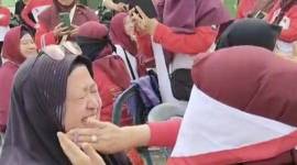 Antusiasme ibu-ibu komplek terlihat saat mengikuti berbagai lomba yang digelar panitia dari Sabtu (16/8/2025) hingga Senin (18/8/2025) (SuarIndonesia/HM)