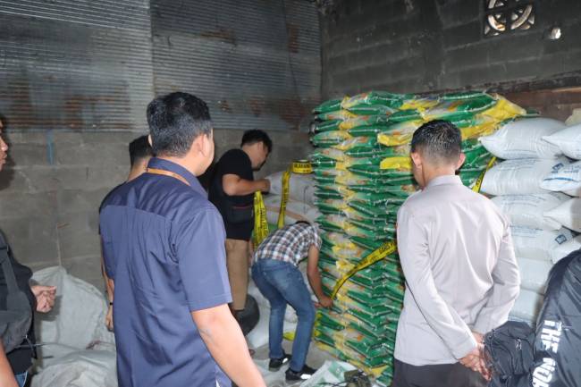modus beras oplosan berkemas Bulog di Batang Alai Utara Kabupaten Hulu Sungai Tengah (HST), Provinsi Kalimantan Selatan (Kalsel). (SuarIndonesia/Ist)