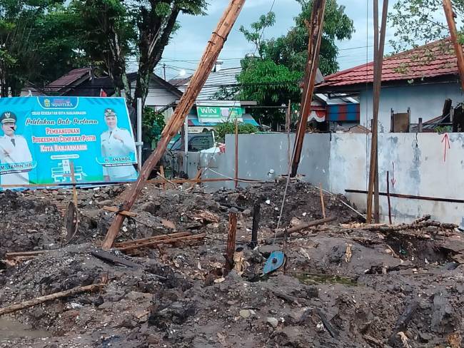 LOkasi proyek Pukesmas Cempaka Putih Banjarmasin Timur,, dua korban kejatuhan kayu, Rabu (20/8/2025) (SuarIndonesia/Ist)