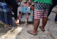 Korban yang ambruk diberikan pertolongan oleh warga ,Senin (25/8/2025). (SuarIndonesia/DO