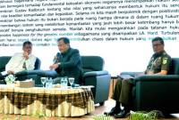 Seminar ilmiah dengan tema “Optimalisasi Pendekatan Follow The Asset dan Follow The Money melalui Deferred Prosecution Agreement (DPA) dalam Penanganan Perkara Pidana”.
bertempat di Aula ST Burhanuddin Kantor Kejati Kalsel, Senin (25/8/2025) (SuarIndonesia/Ist)