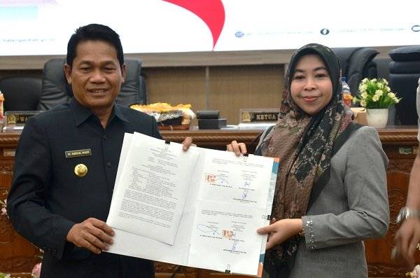 Penandatanganan Perubahan KUA dan PPAS untuk APBD Kabupaten Balangan 2025. foto: MC Balangan