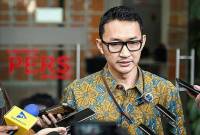 Juru Bicara KPK Budi Prasetyo menyampaikan keterangan kepada wartawan terkait pemberian amnesti kepada terdakwa Hasto Kristiyanto di Gedung Merah Putih KPK, Jakarta, Jakarta, Jumat (1/8/2025). (ANTARA FOTO/Sulthony H)