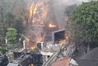 Situasi saat massa demonstrasi membakar aset bangunan milik MPR RI di Kota Bandung, Jawa Barat, Jumat (29/8/2025). (ANTARA/Rubby Jovan)