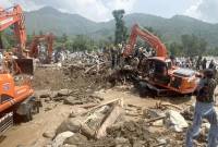 Tim penyelamat mencari korban hilang usai banjir bandang melanda Buner, Provinsi Khyber Pakhtunkhwa, Pakistan, Sabtu (16/8/2025). (ANTARA FOTO/Xinhua)