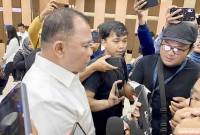 Direktur Tindak Pidana Tertentu (Dirtipidter) Bareskrim Polri Brigjen Pol Nunung Syaifuddin (kiri) menjawab pertanyaan wartawan di Markas Besar Polri, Jakarta, Rabu (11/6/2025). (ANTARA/Fath Putra M)