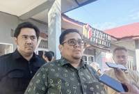 Ketua Badan Pengawas Pemilihan Umum (Bawaslu) RI Rahmat Bagja (tengah) di Kantor Bawaslu Kabupaten Barito Utara, Kalimantan Tengah, Selasa (5/8/2025). (ANTARA/Melalusa Susthira K)