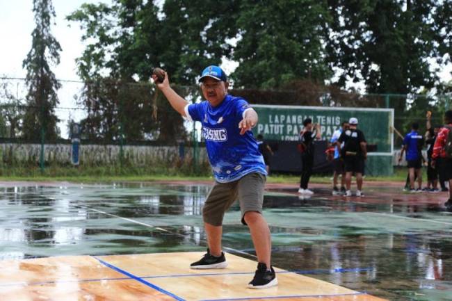 Dinas Kepemudaan dan Olahraga Kalimatan Selatan mendukung upaya pelestarian olahraga tradisional melalui kegiatan olahraga tradisional yang melibatkan tiga induk olahraga (Inorga) yaitu Bagasing, Balogo, dan Kuntau (Silat Budaya). (ANTARA-HO/IST/Diskominfokalsel)

