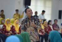 Mendukbangga/Kepala BKKBN Wihaji saat berdialog bersama para kader dalam kunjungannya di Kota Malang, Jawa Timur, pada Selasa (12/8/2025). (ANTARA/HO-Kemendukbangga/BKKBN)