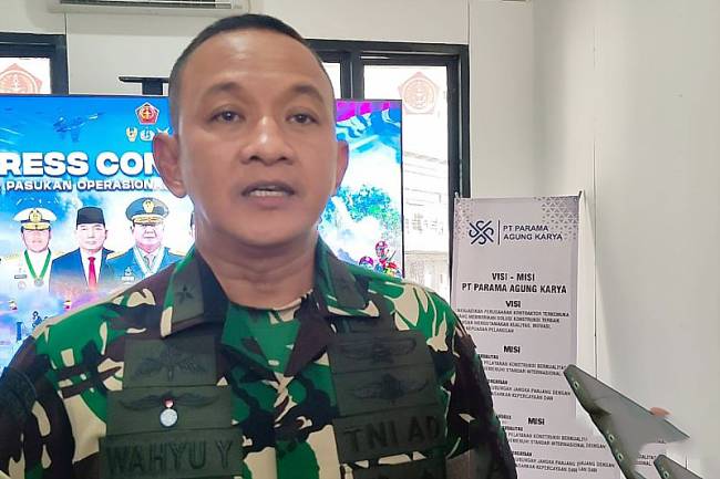 Kepala Dinas Penerangan TNI AD Brigadir Jenderal TNI Wahyu Yudhayana memberikan keterangan di Pusdiklatpassus Batujajar, Bandung Barat, Jumat (8/8/2025). (ANTARA/Ricky Prayoga)