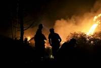Kebakaran lahan di jalan bandara Singkawang, Kalimantan Barat. (ANTARA/Narwati)
