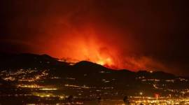 Spanyol berjuang memadamkan kebakaran hutan yang dipicu angin kencang dan gelombang panas. (Foto: travelandtourworld.id)